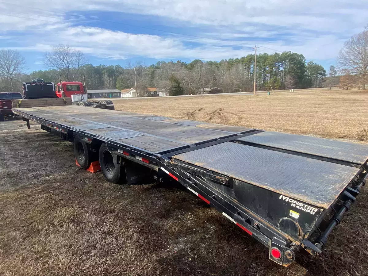 Tips for Beginners on Towing a Large Flatbed Trailer