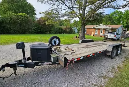 How to Select a Ball Mount for Your Flatbed Trailer Rental