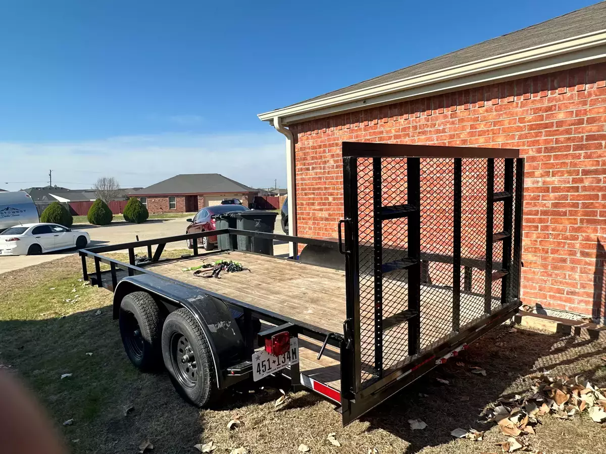 Trailer Rental Guide - Why a Utility Trailer is Better Than a Cargo Trailer for Your Landscaping Business