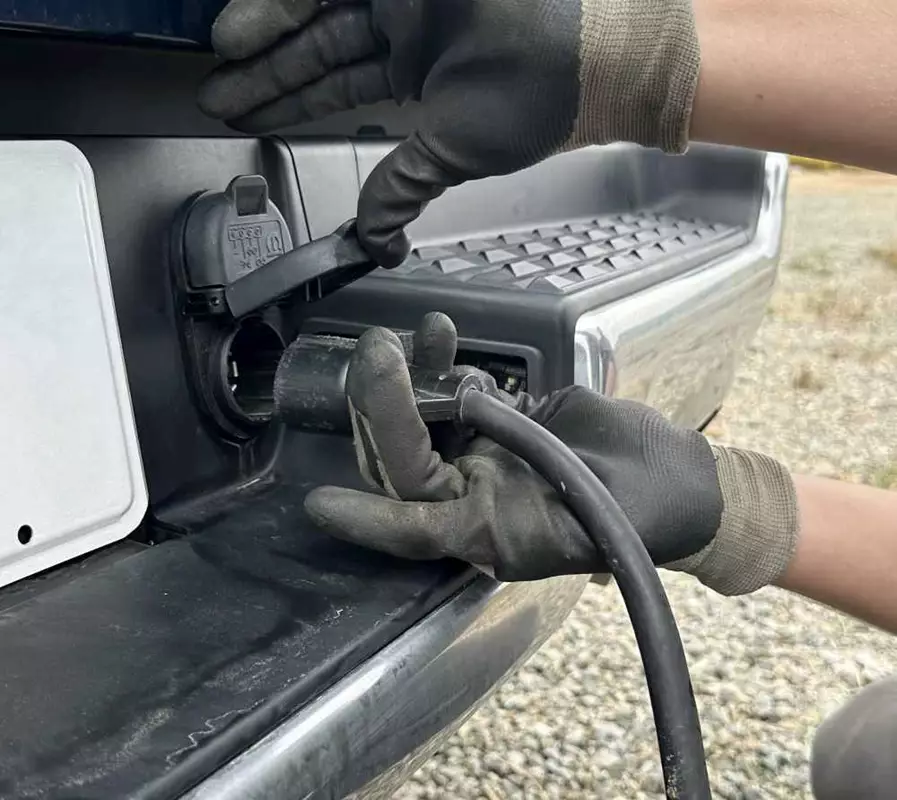 How To Identify Your Trailers' Light Plug Configuration
