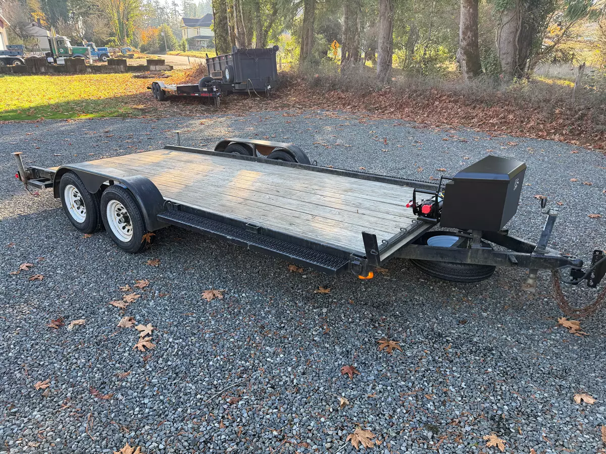 16ft Flatbed with Ramps