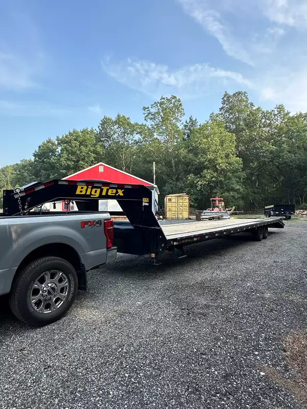 40-foot Gooseneck Flatbed Trailer with Mega Ramps
