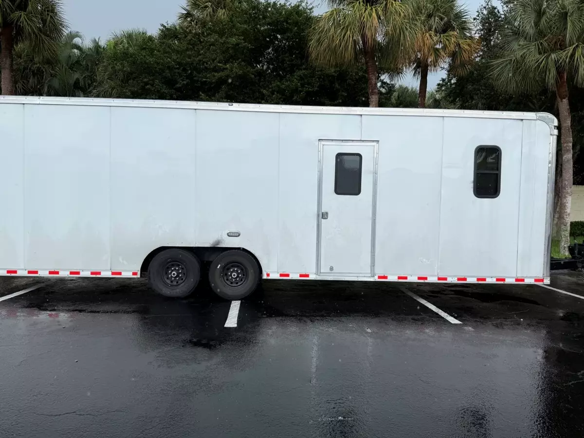 30ft Enclosed Trailer – 12,000lb Capacity – Ideal for Moving & Transport