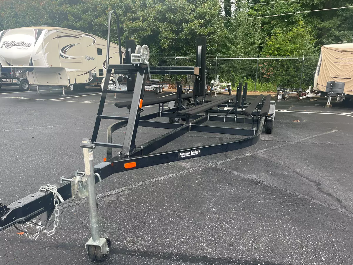 2024 MidAmerica Tritoon/Pontoon 26’ tandem axle trailer