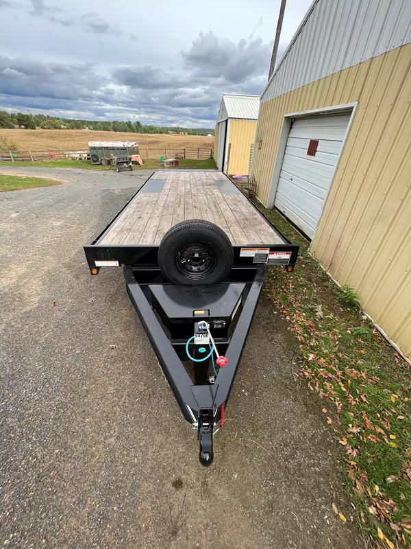 24’ Deckover Hydraulic Tilt Trailer w/ winch – 14,000lb GVWR (9,000lb Payload Capacity)