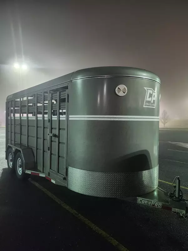 18ft 4 Horse/Livestock Trailer