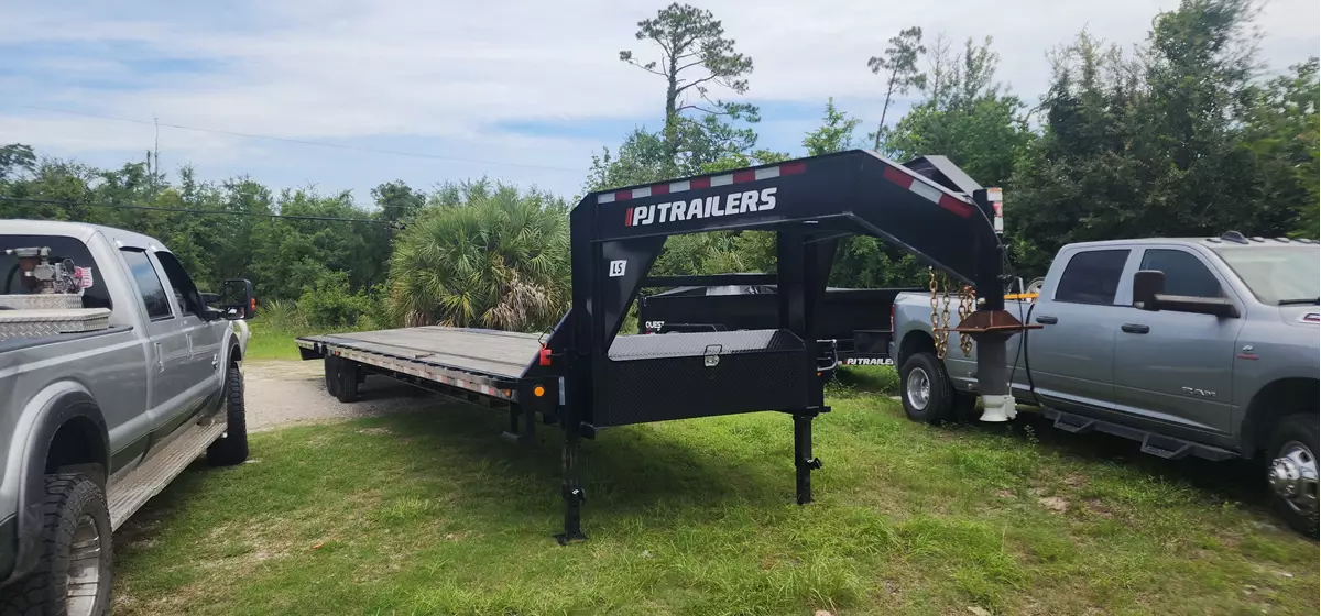 40' x 8' Gooseneck Flatbed Trailer