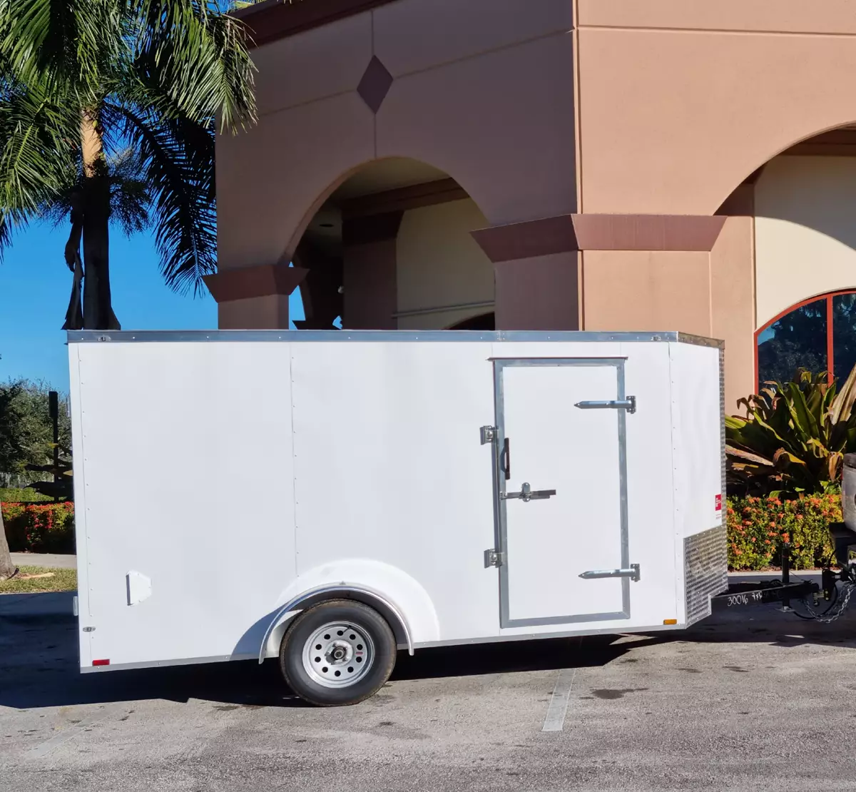 7x12 ENCLOSED TRAILER WITH V-NOSE