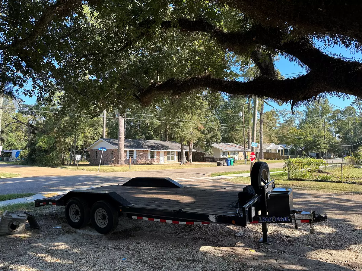 20Ft Car/Equipment Hauler Trailer (Load Trail 10,500lb capacity) 