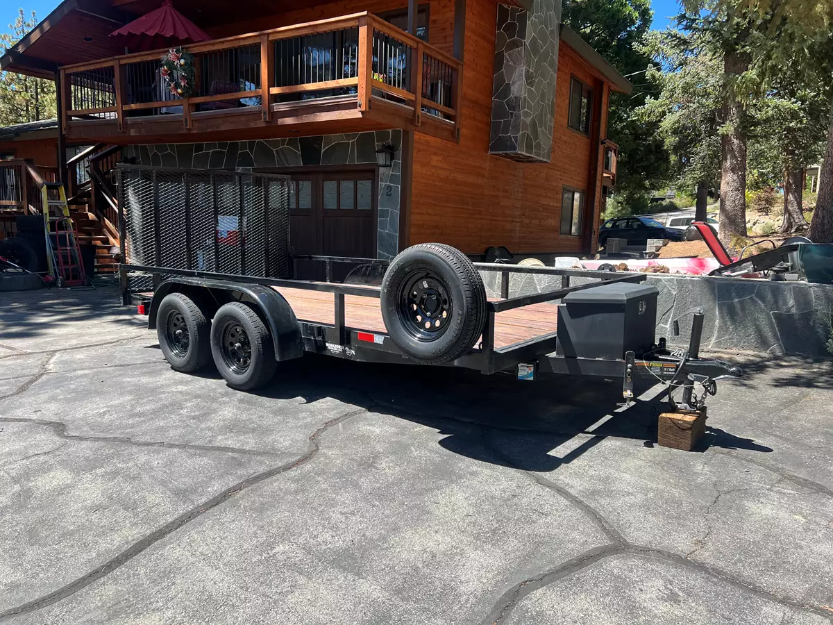 14’ Flatbed Utility With Fold Down Ramp