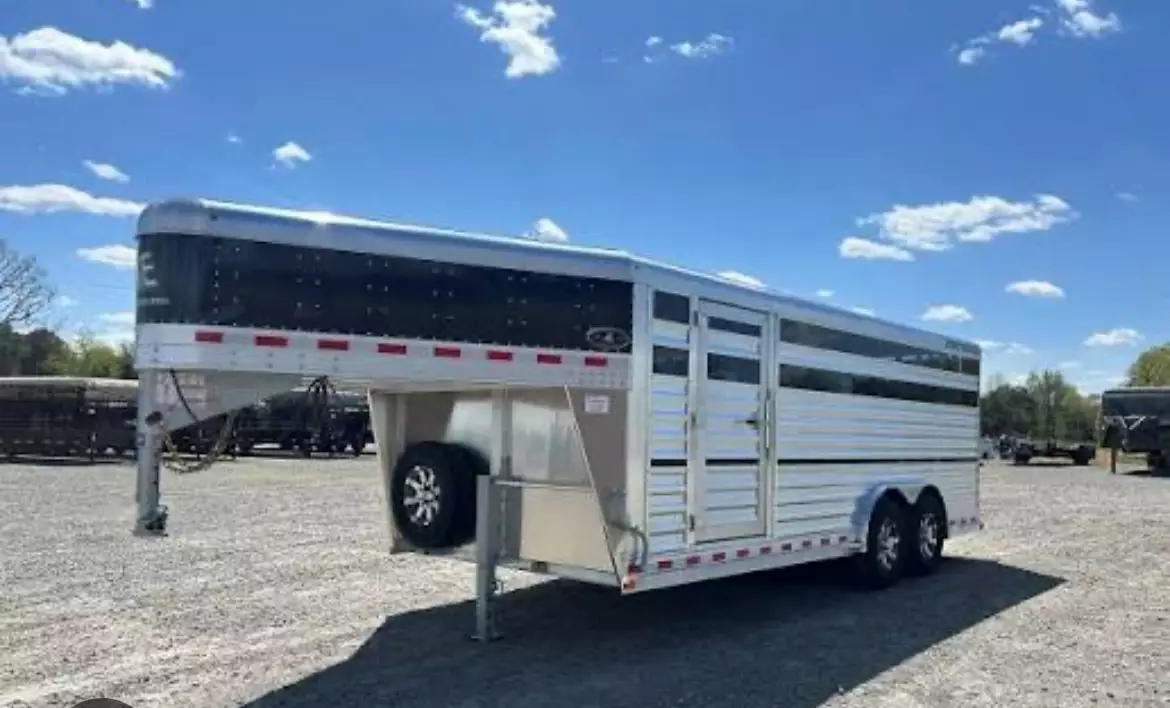 20' x 7' x 7' Horse Trailer