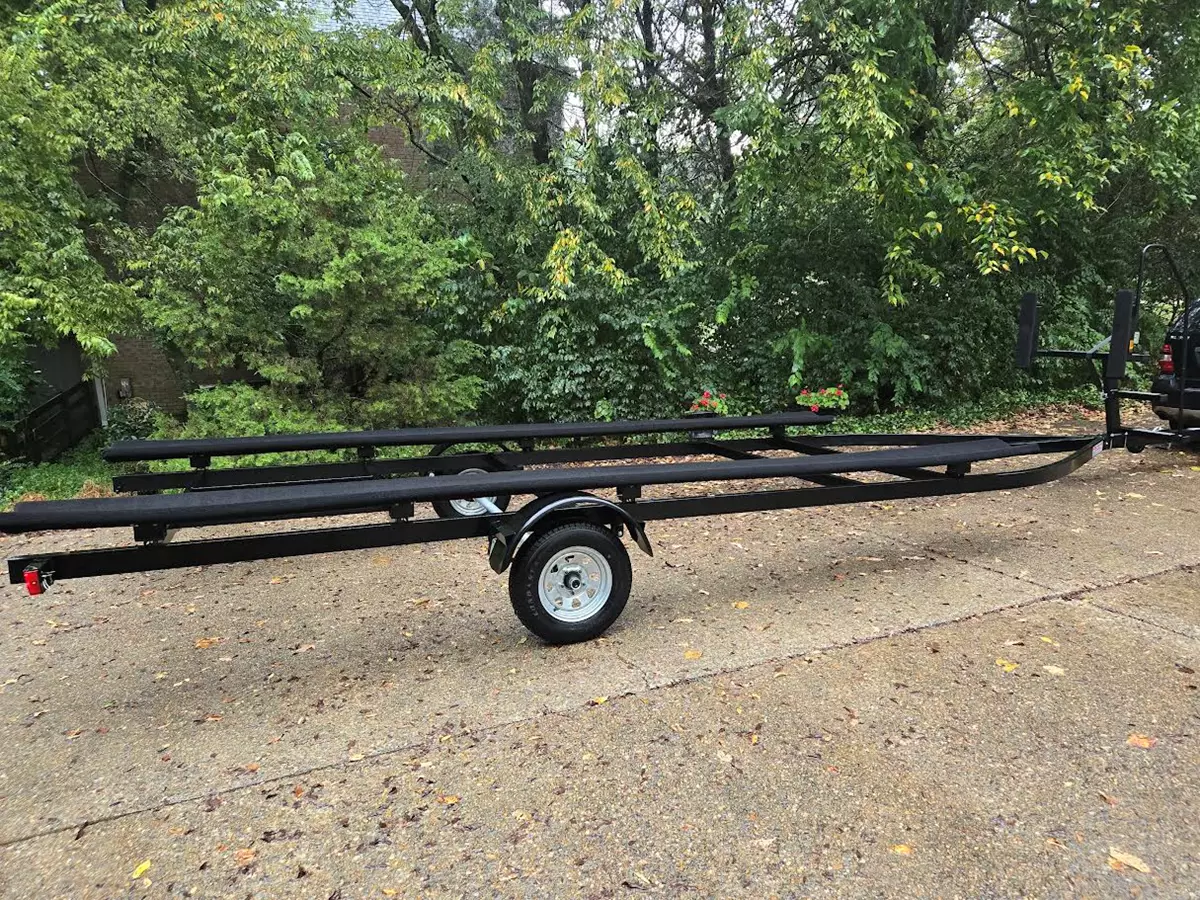 Pontoon/Tritoon Boat Trailer