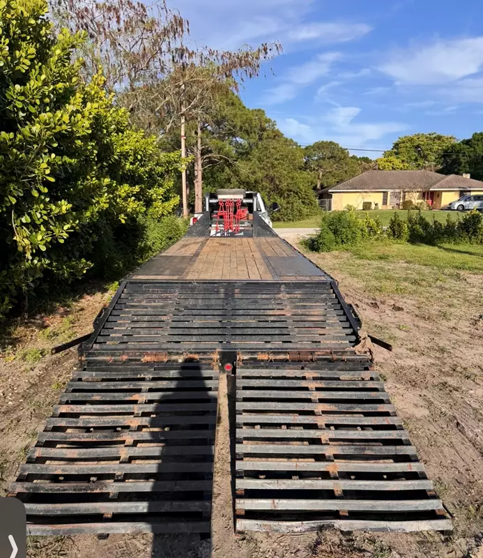 102" x 25' Flatbed Gooseneck Trailer