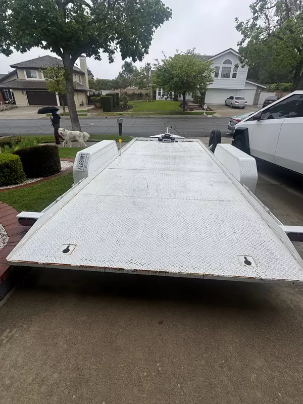 20ft Flatbed Trailer with Hydraulics and Straps