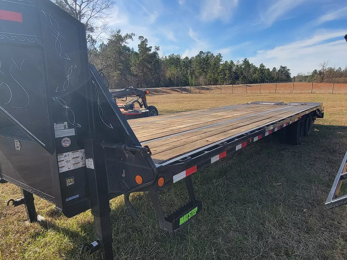 30ft Gooseneck Equipment Trailer 