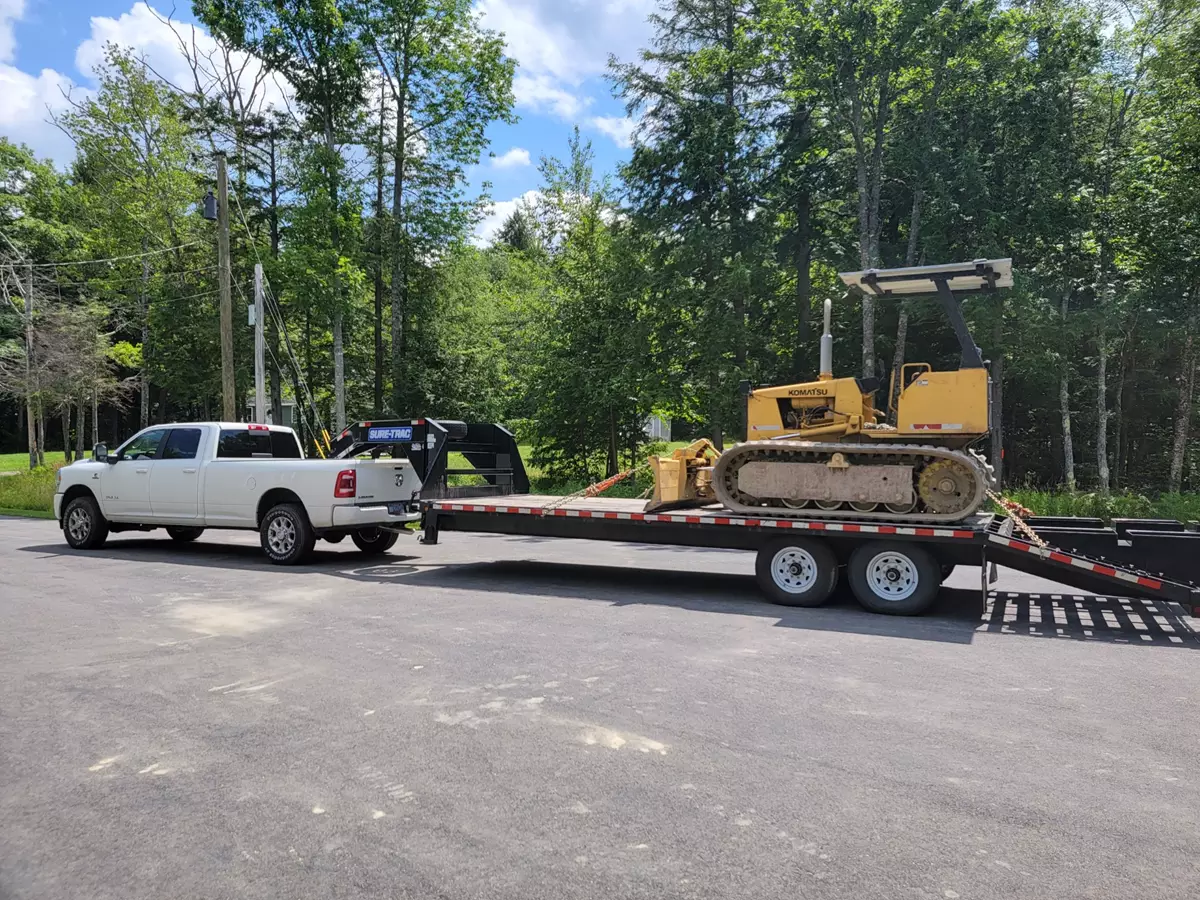 2015 SureTrac 15,900 25’ Gooseneck