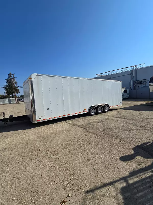 28' Enclosed Trailer / Car Hauler