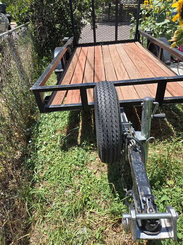 9' Flat bed trailer with ramp