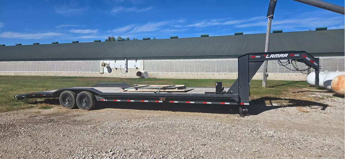 Lamar 32' Gooseneck Flatbed Trailer