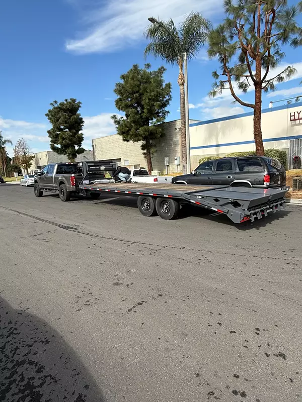 Lamar 24’ gooseneck flatbed trailer