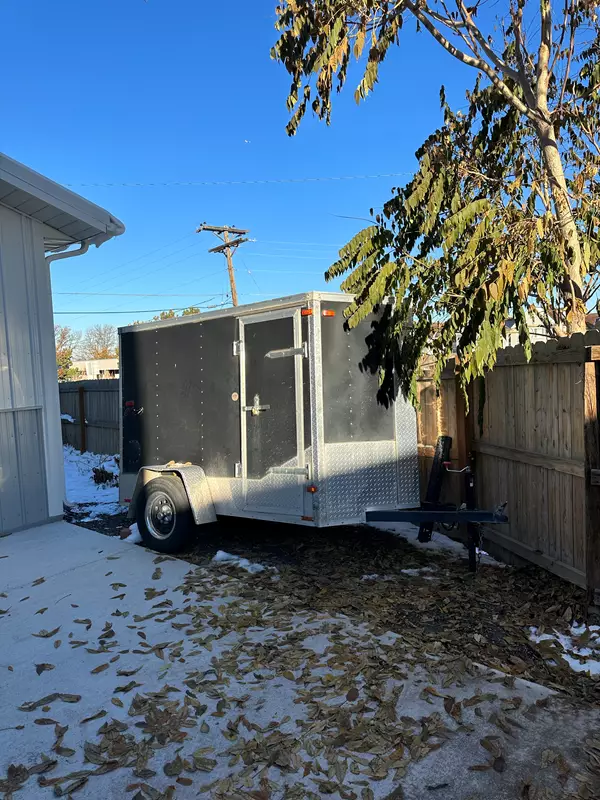 Enclosed 5x8 trailer 