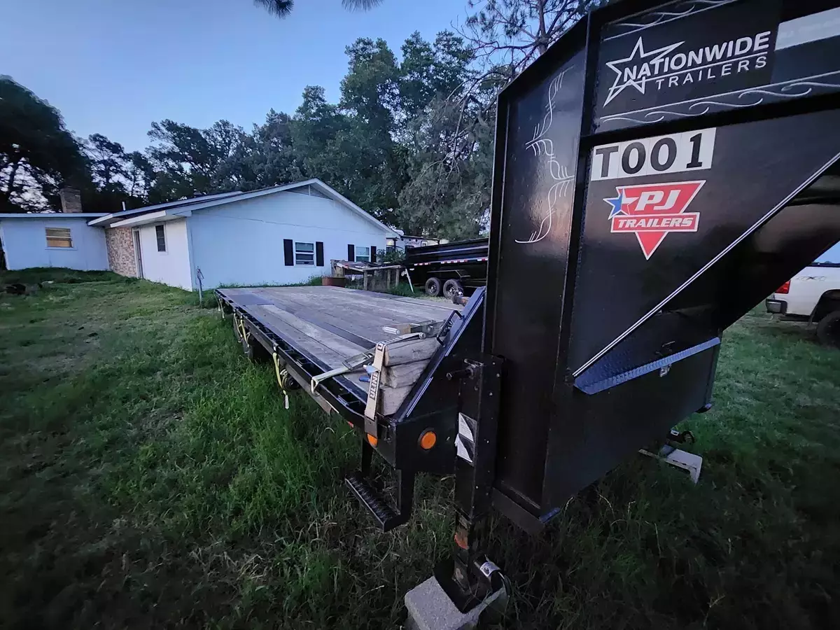 2022 Gooseneck Flatbed 24 ft