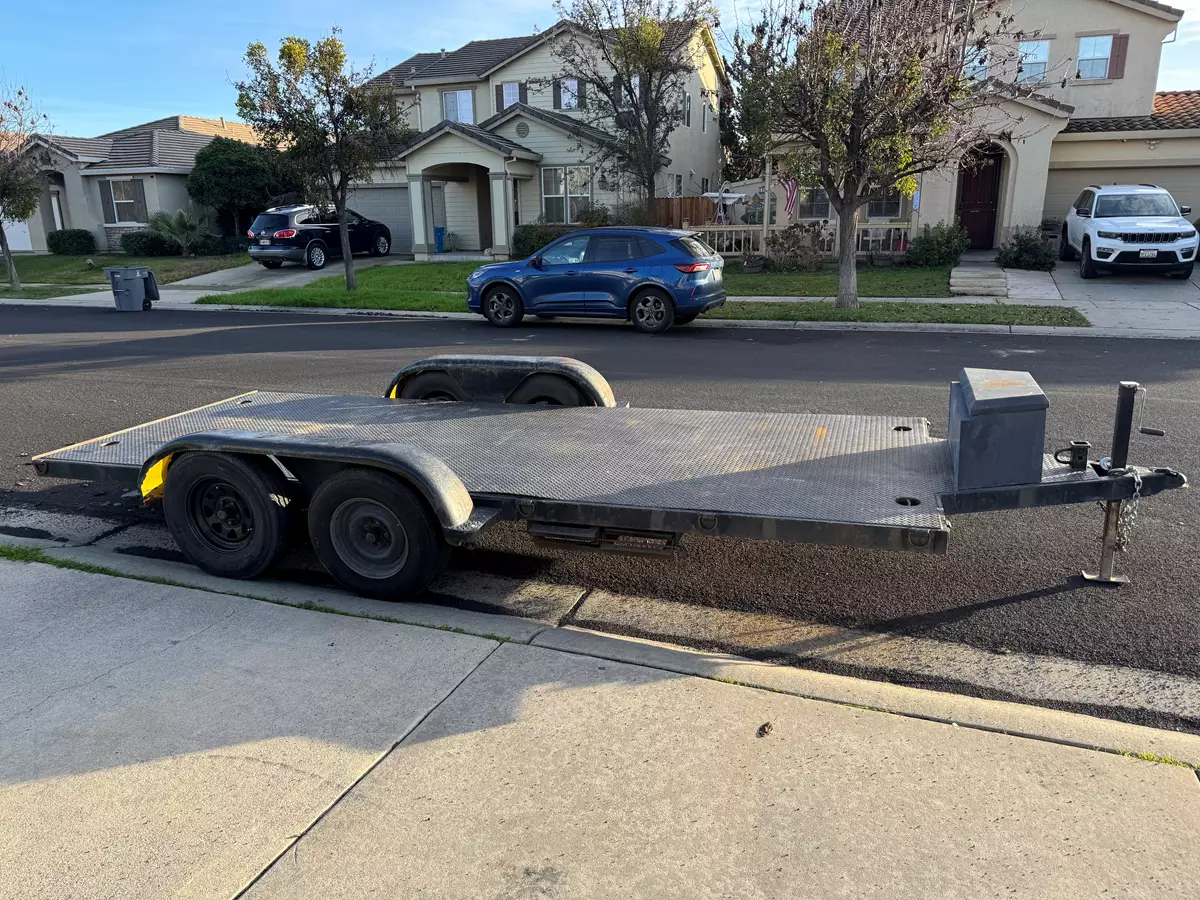 16’ deck flat bed trailer for Rent