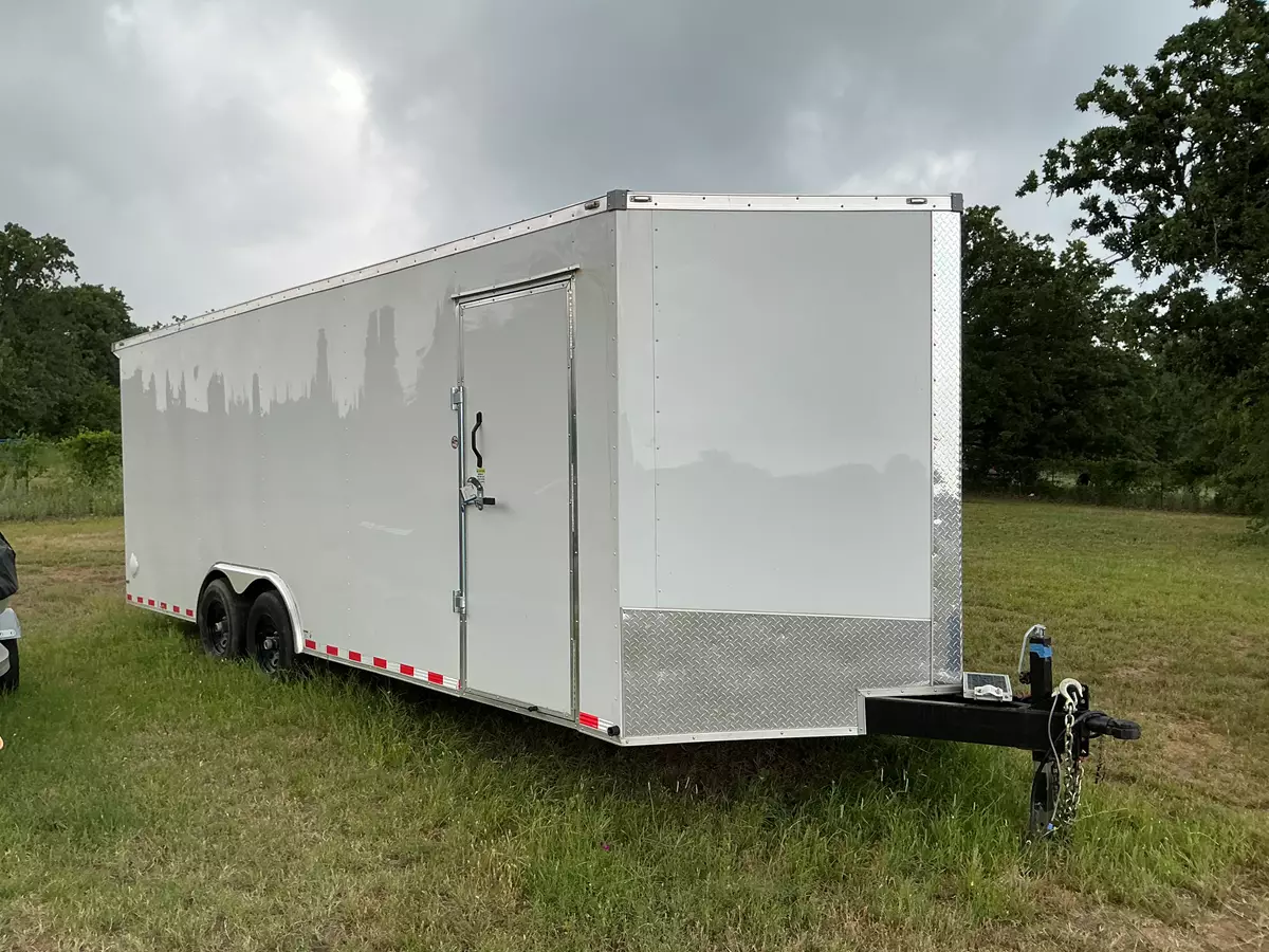 22' x 8.5' x 7' Enclosed Trailer