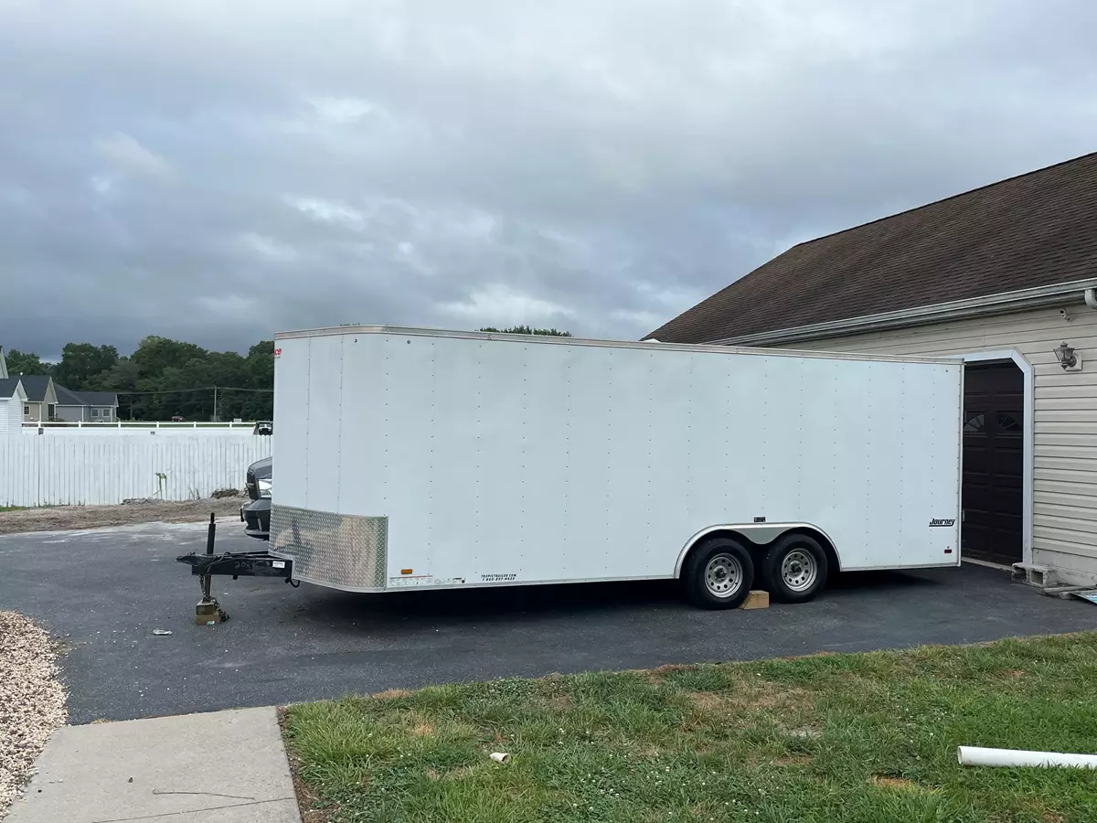 8'.5 x 20' Enclosed Cargo Trailer – Moving / Contractor / Reno