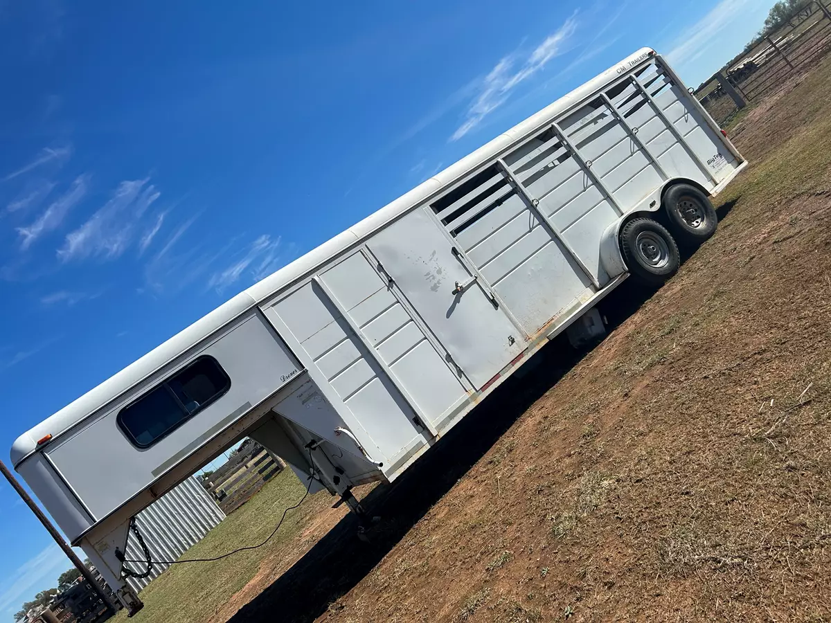 2003 4 horse trailer/ stock