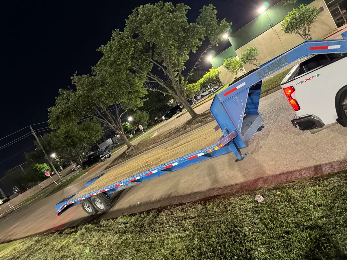 26 FT Flatbed Gooseneck