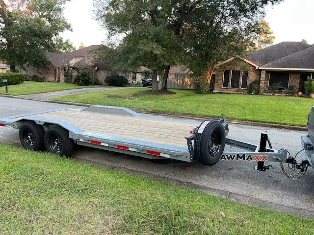 20' Equipment/Car Hauler with Drive over fenders and 8,000lb Winch
