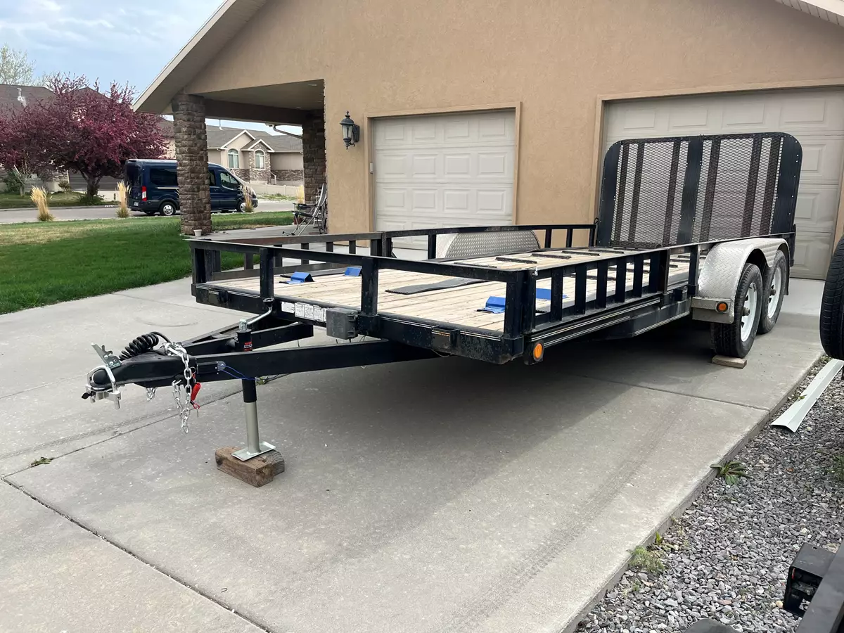 18' x 6'11" Flatbed Trailer