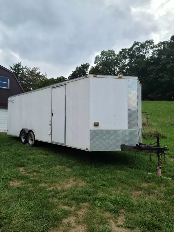 24'+2' Enclosed Tandem-Axle Trailer/Car Hauler