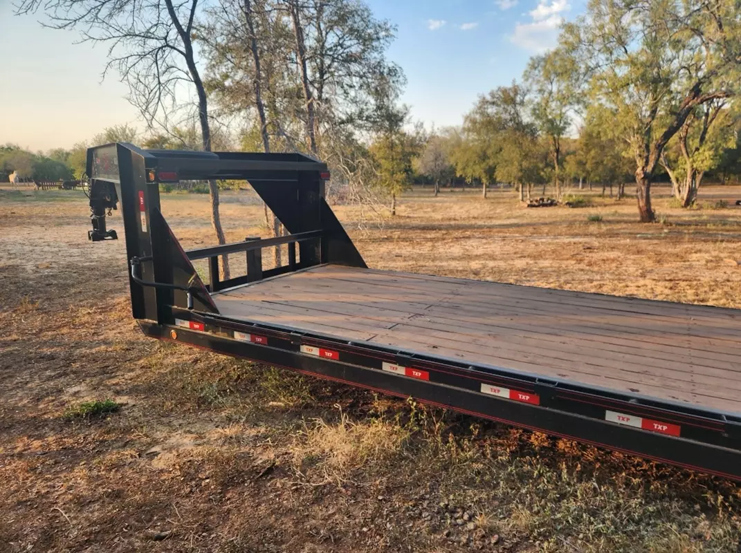 24'x7' Flatbed Trailer