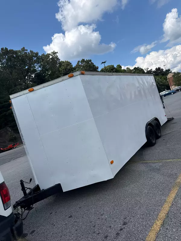 18' x 8.5' x 7' Enclosed Trailer
