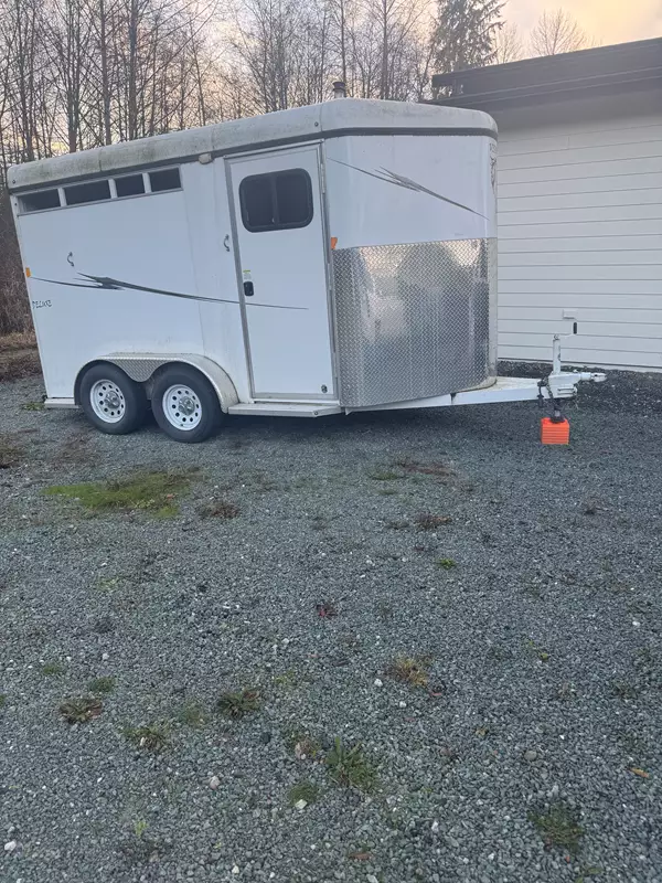 11' x 6.5' Horse Trailer