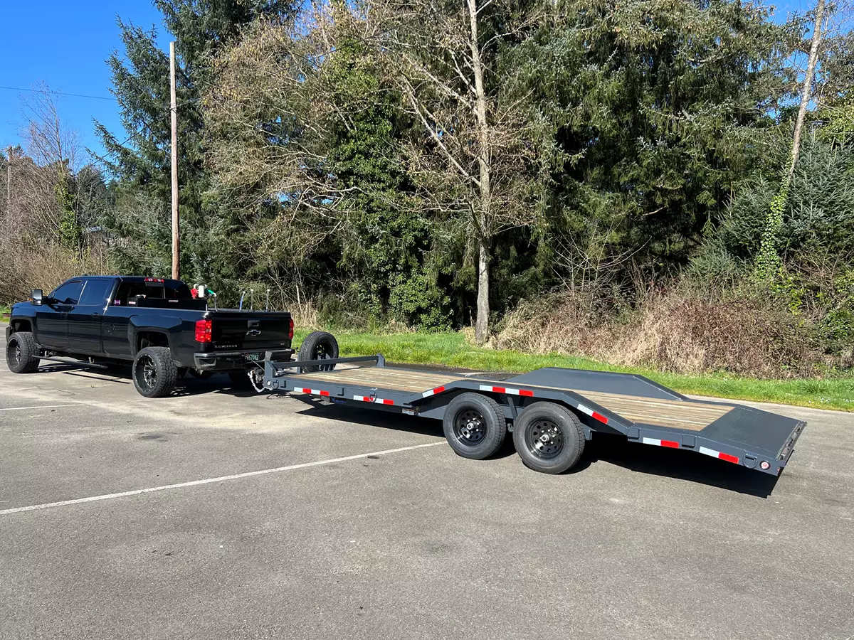 8.5x20 flat bed with drive over fenders