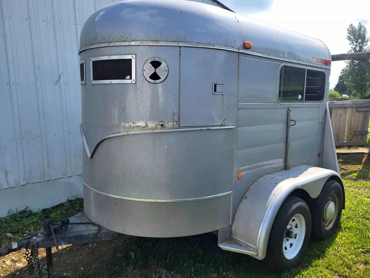 2 horse bumper pull trailer