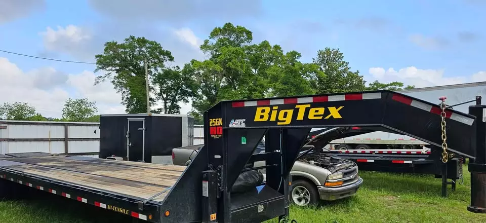 30 ft Gooseneck Flatbed