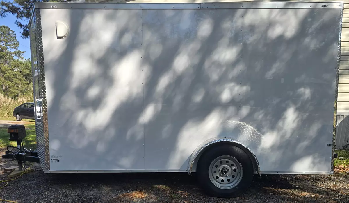 6' x 12' Enclosed V-Nose Trailer