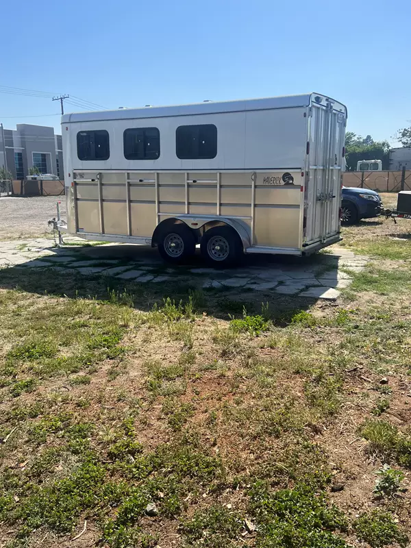 18-foot Maverick 3 Horse Trailer