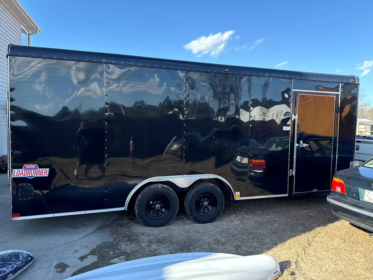 20' Affordable Enclosed Car Hauler Rental