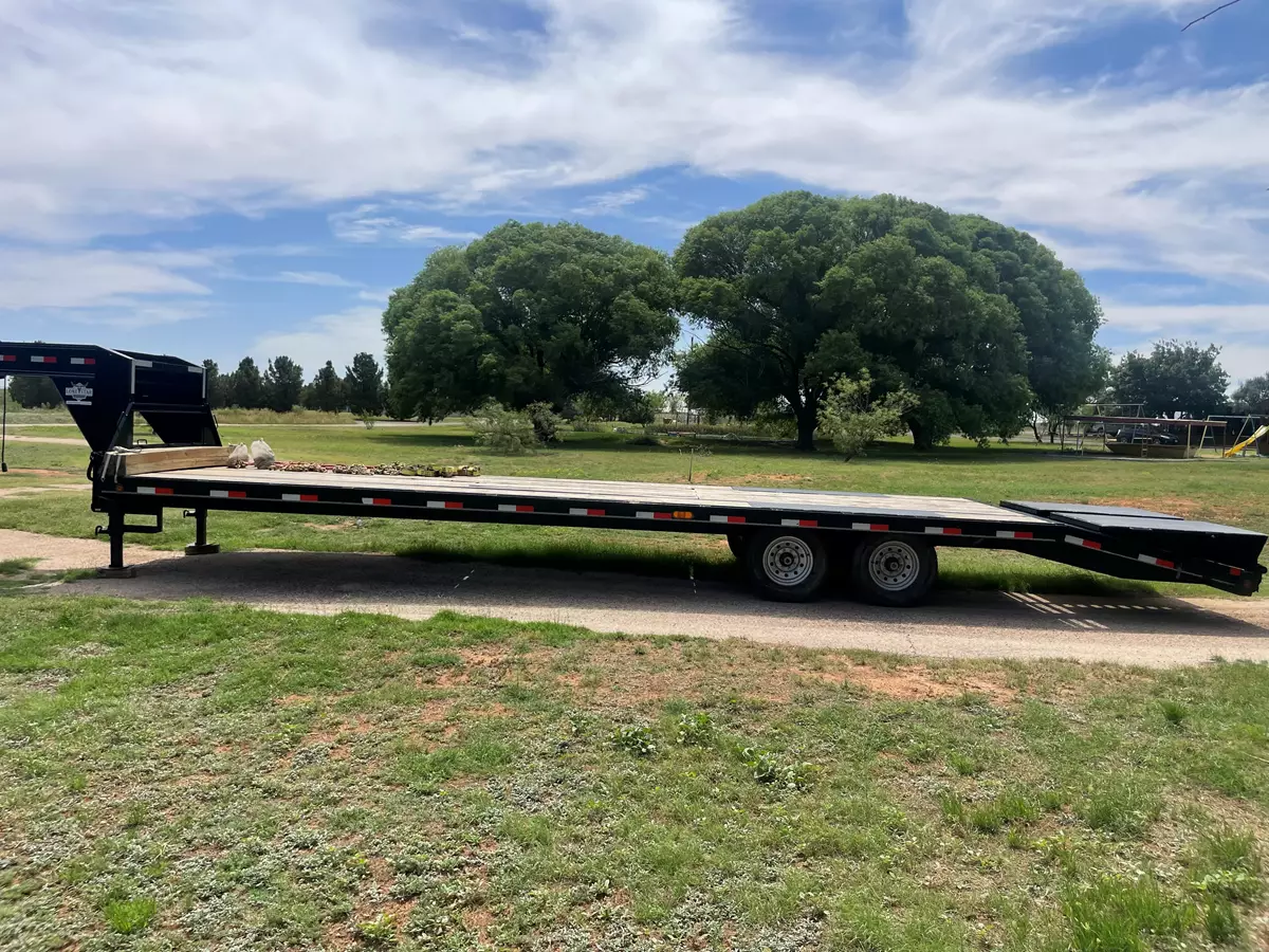 8' x 32' Flatbed Trailer