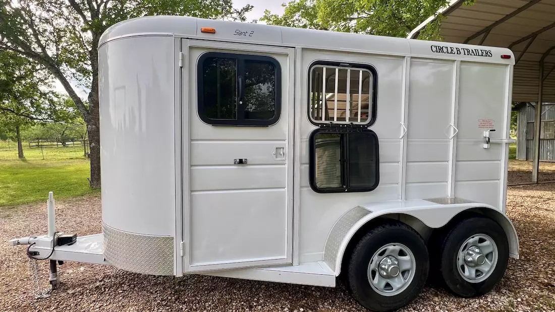 Pristine 2022 13ft Calico LS 2-Horse Trailer - Like-New Luxury for Your Equine Partners!