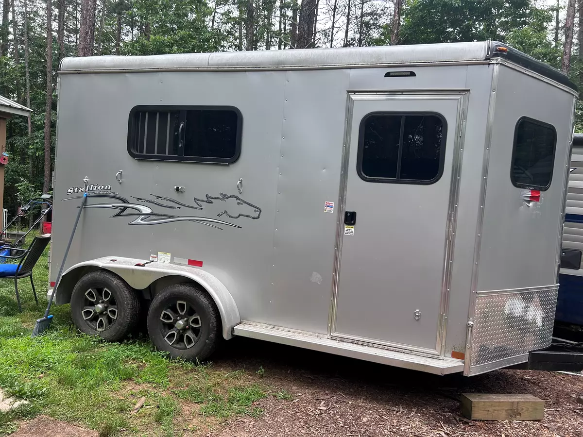 6'10" x 13'6" Horse Trailer