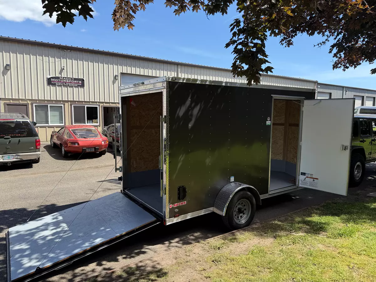 2024 6' x 12' Enclosed trailer