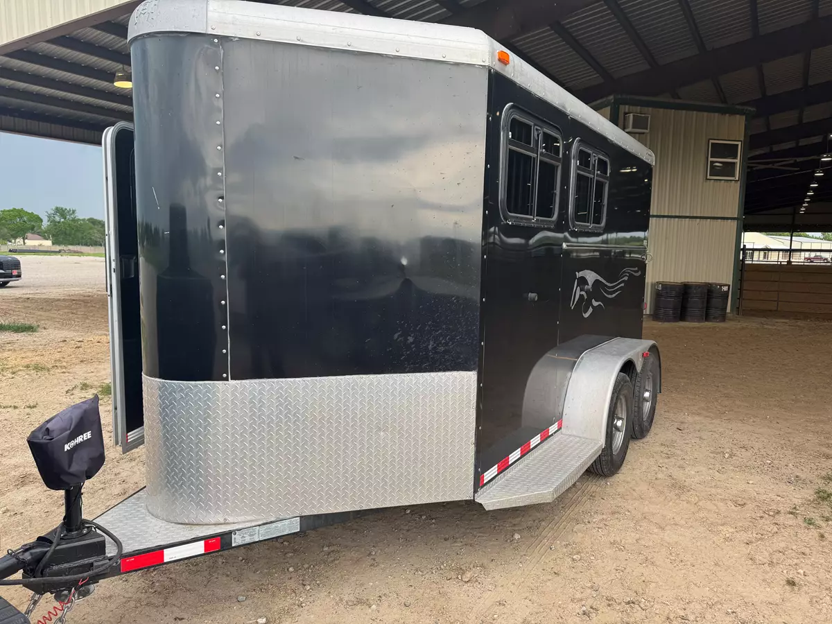 17ft Enclosed 2 Horse slant Trailer with Tackroom