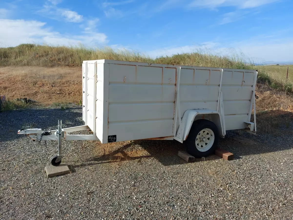 10' x 5' x 4' Enclosed Utility Trailer