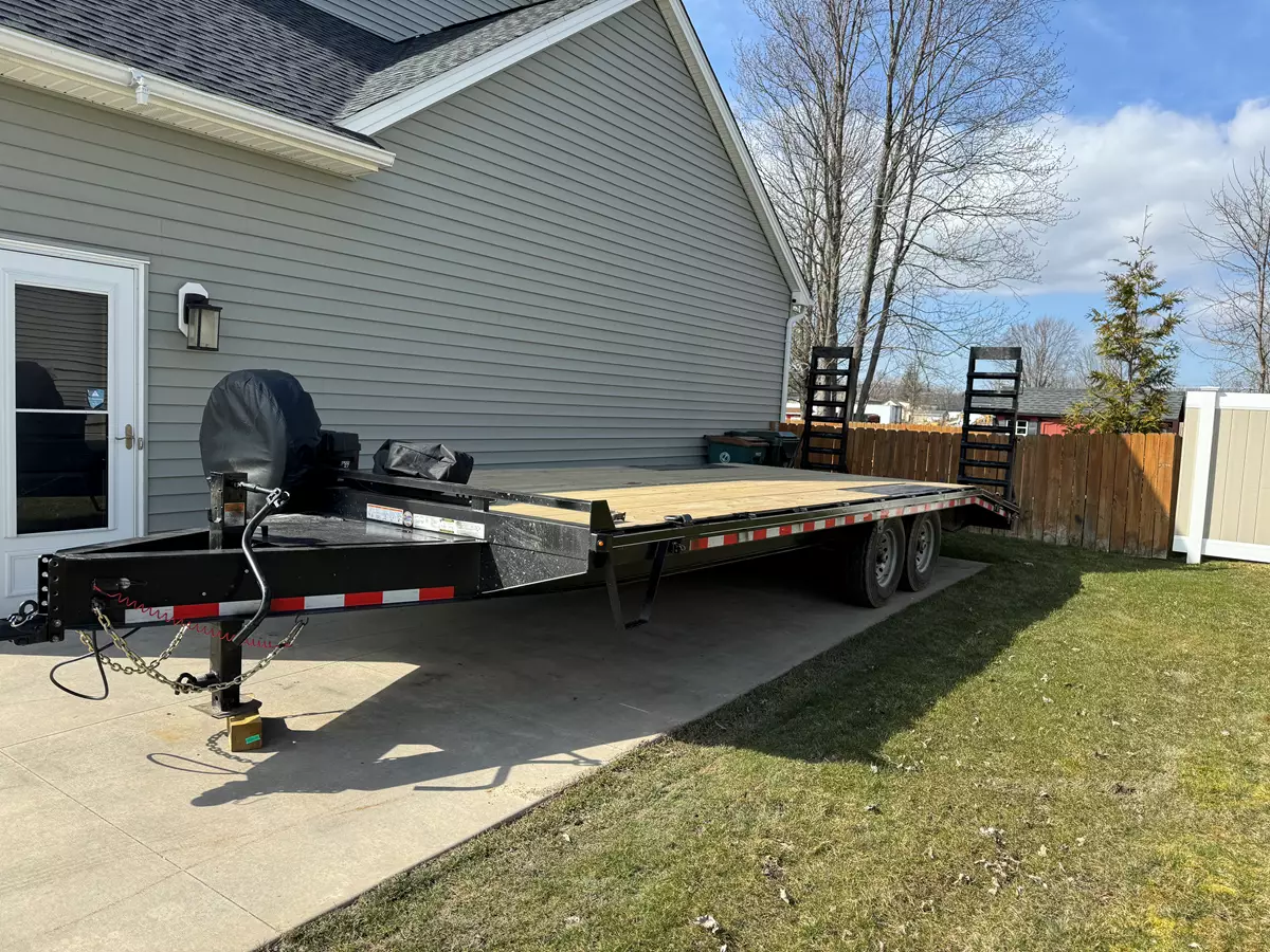 23’ Deck Over Equipment w/ Winch 